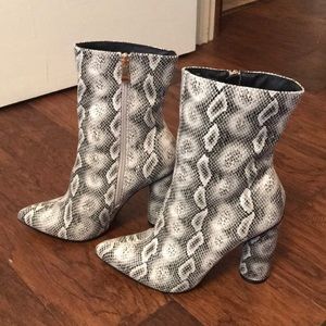 Kylie Jenner boots (never worn)